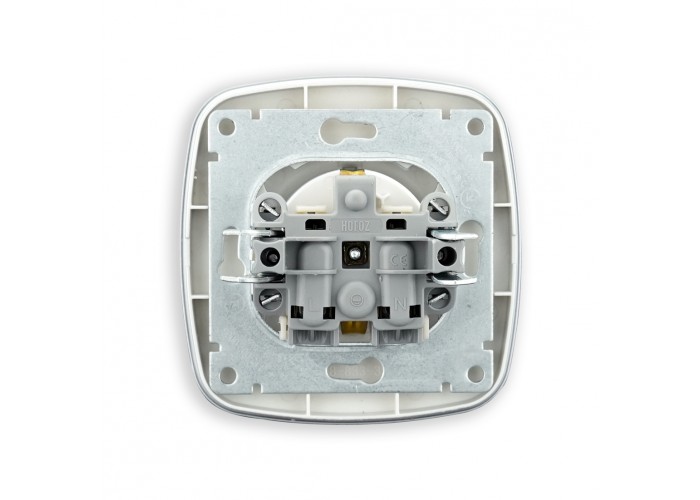 Розетка одинарная с заземлением серебро ELA